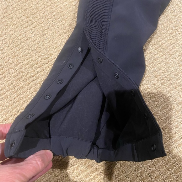 Ivivva pants. Black. Open on the bottom. Very cute and stylish, loose fit - Picture 10 of 13